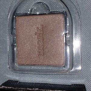 Mark wet dry eyeshadow.